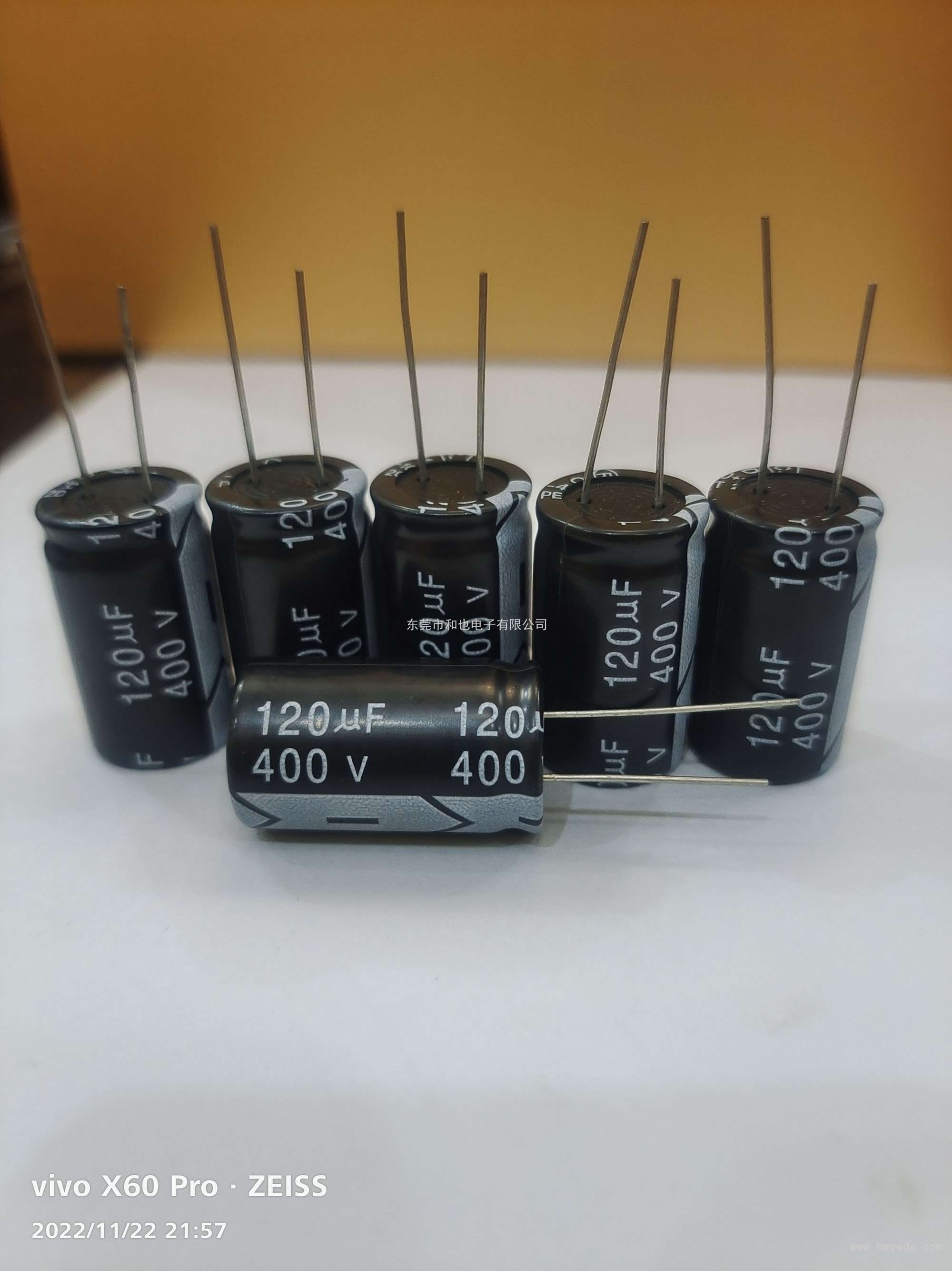 插件鋁電解電容：120UF/400V  18x32mm